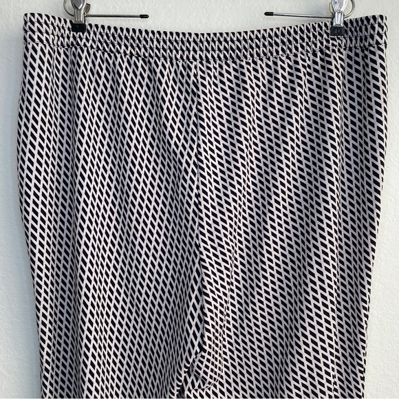 NWT Talbots Pink and Navy Blue Wide Leg Pull On Pants Geometric Print - Picture 5 of 9